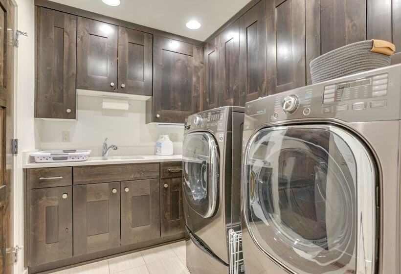 Modern Bend Home W/ Private Hot Tub & Fireplace