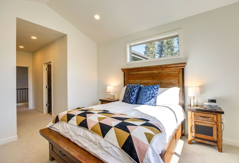 Modern Bend Home W/ Private Hot Tub & Fireplace