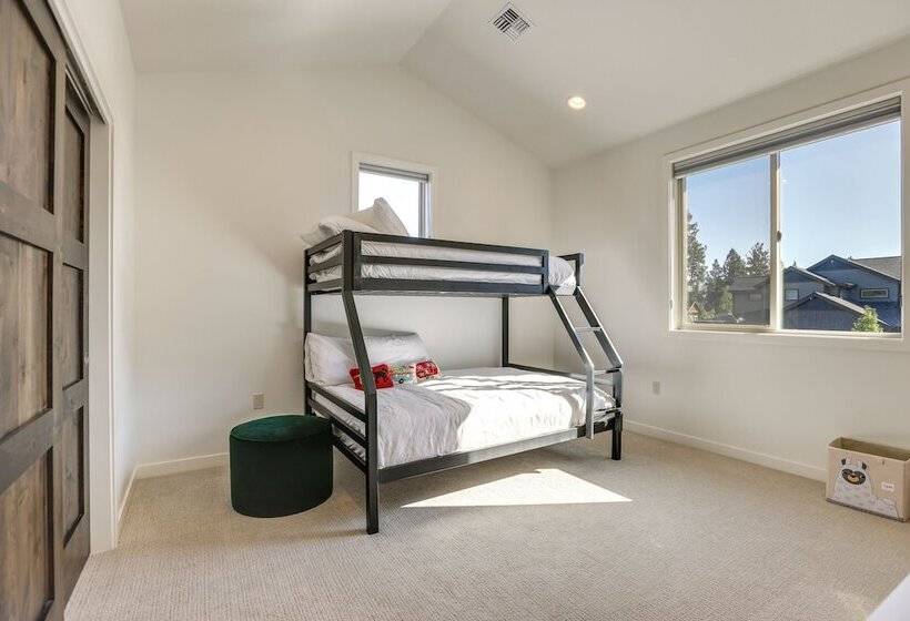 Modern Bend Home W/ Private Hot Tub & Fireplace