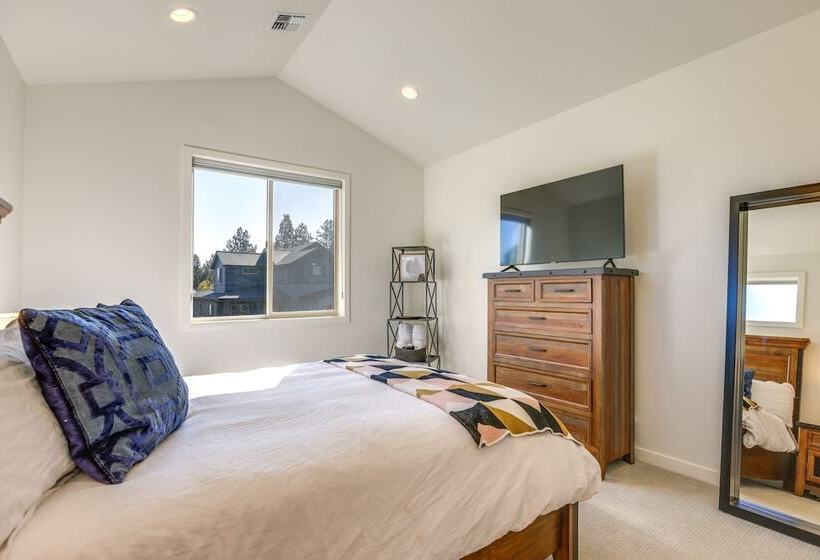 Modern Bend Home W/ Private Hot Tub & Fireplace