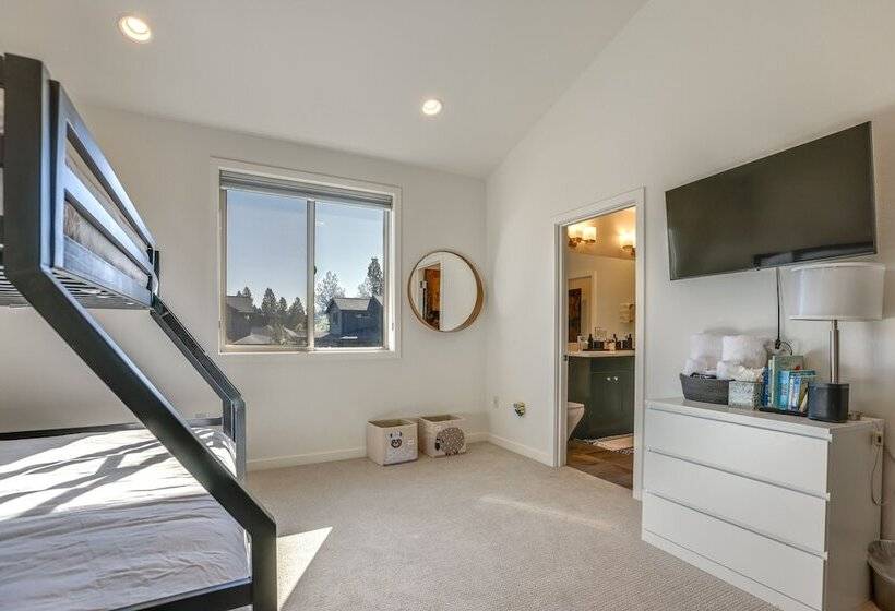 Modern Bend Home W/ Private Hot Tub & Fireplace