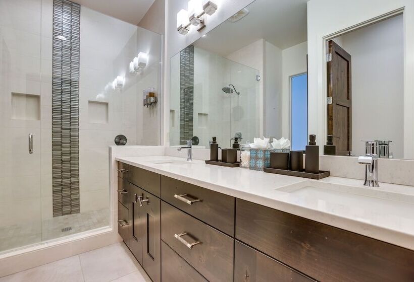 Modern Bend Home W/ Private Hot Tub & Fireplace