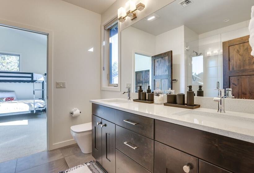 Modern Bend Home W/ Private Hot Tub & Fireplace