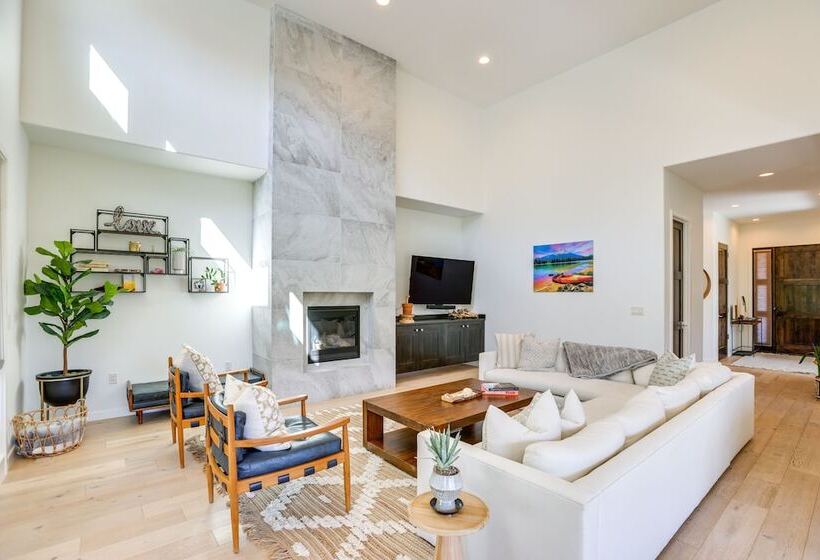 Modern Bend Home W/ Private Hot Tub & Fireplace