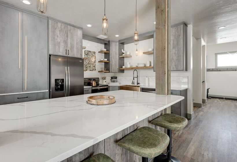 Modern Island Park Cabin ~ 23 Mi To Yellowstone!