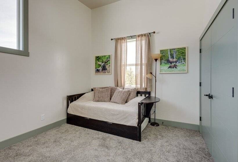 Modern Island Park Cabin ~ 23 Mi To Yellowstone!