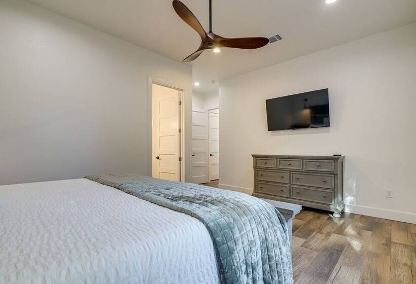 Modern Kingsland Home W/ River Access & Kayaks!