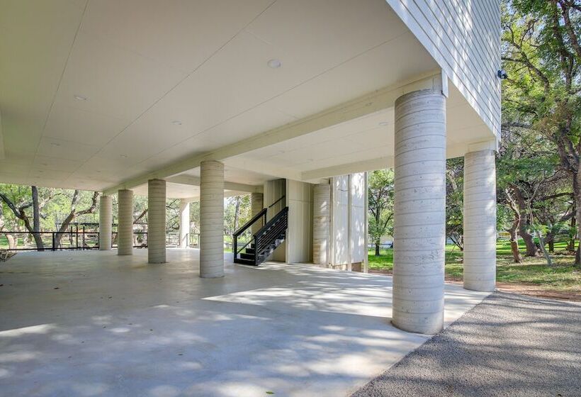 Modern Kingsland Home W/ River Access & Kayaks!