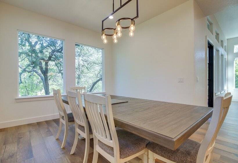 Modern Kingsland Home W/ River Access & Kayaks!