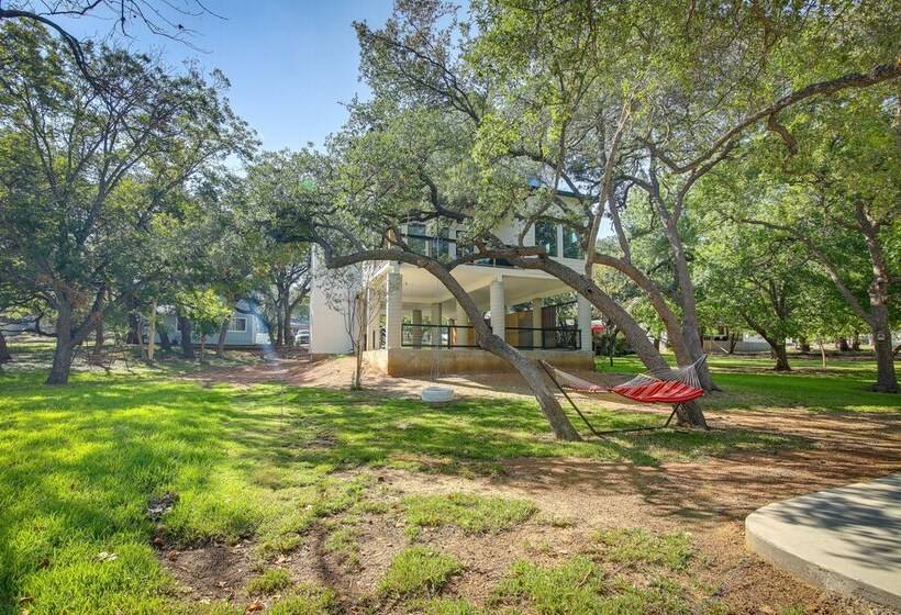 Modern Kingsland Home W/ River Access & Kayaks!