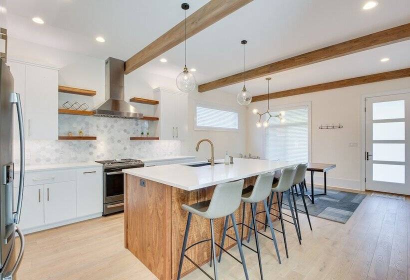 Modern Lawrence Home W/ Patio < Half Mi To U Of K!