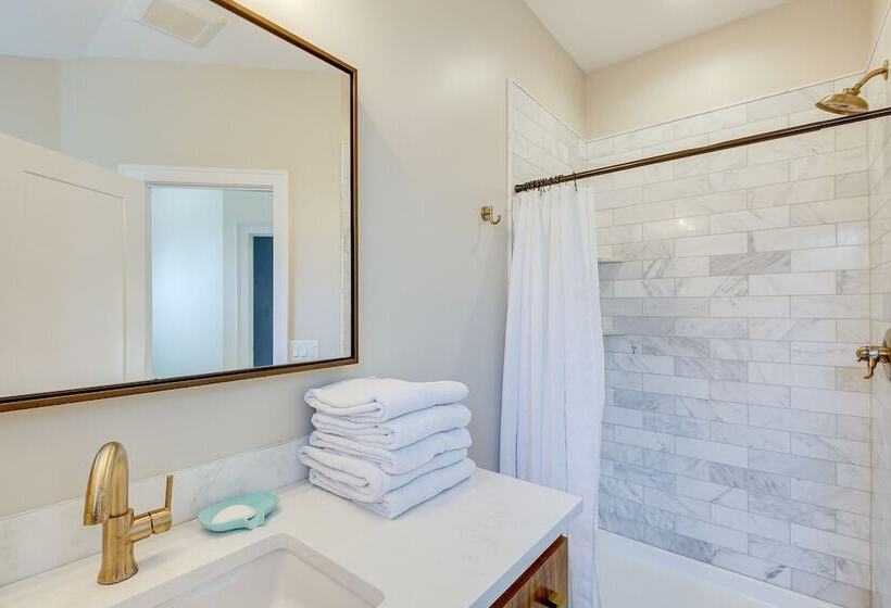 Modern Lawrence Home W/ Patio < Half Mi To U Of K!