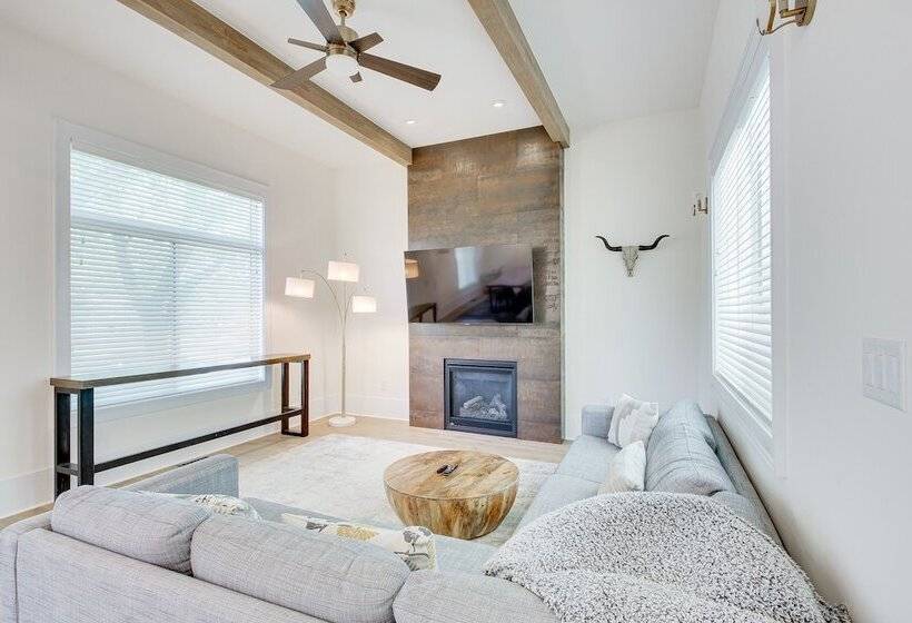 Modern Lawrence Home W/ Patio < Half Mi To U Of K!