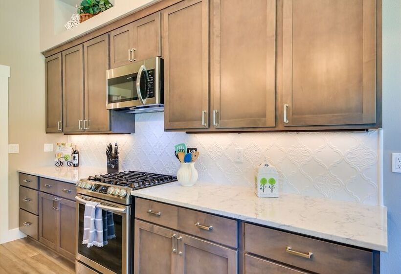 Modern Sandpoint Home W/ Lake Pend Oreille View!