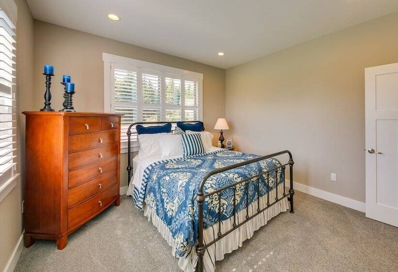 Modern Sandpoint Home W/ Lake Pend Oreille View!