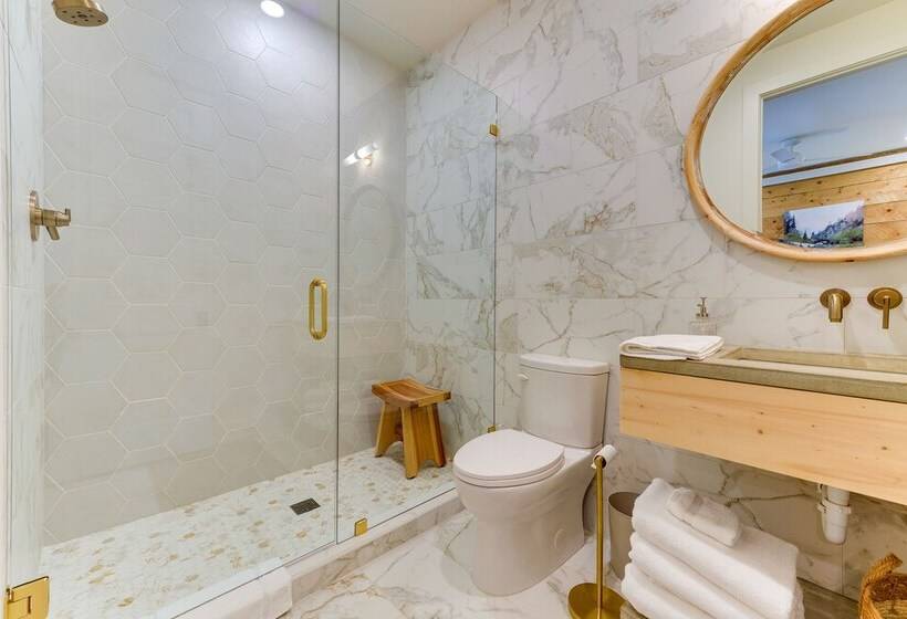 Modern Turnerville Cabin W/ Hot Tub & Scenic Views