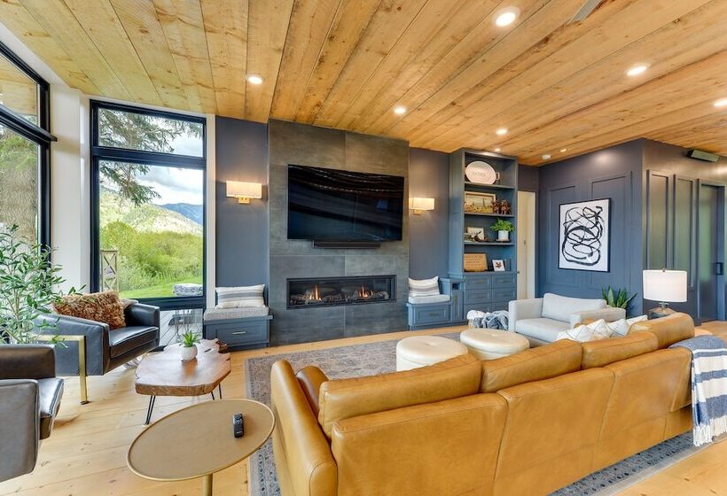 Modern Turnerville Cabin W/ Hot Tub & Scenic Views