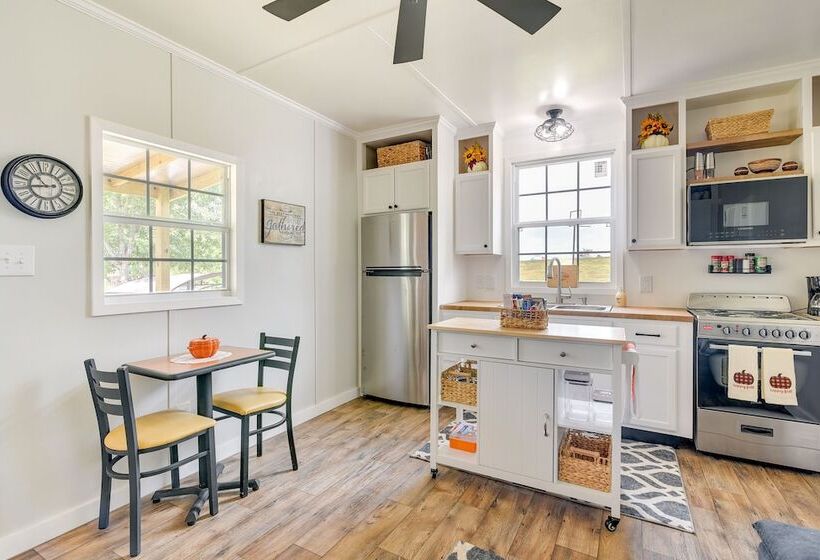 Modern Winnie Cottage W/ Grill On Half Acre!