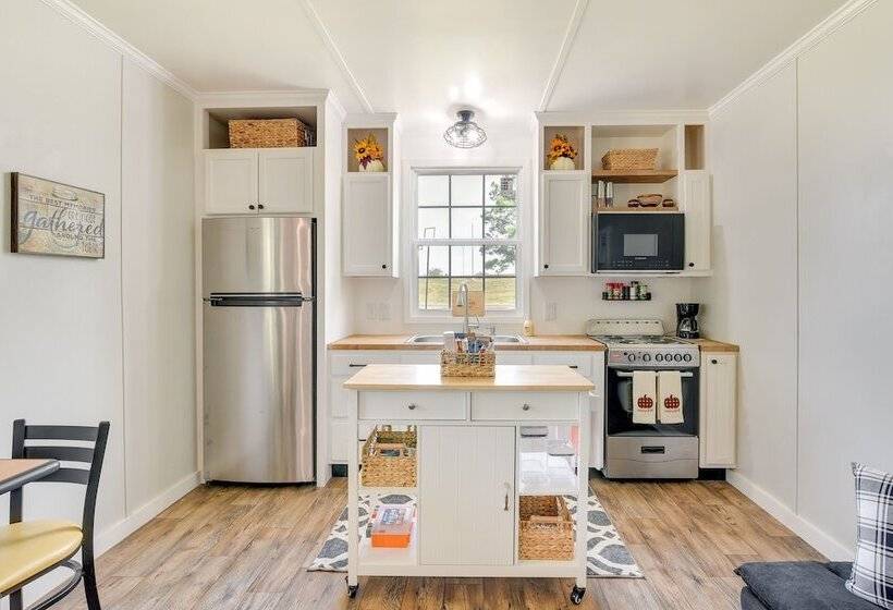 Modern Winnie Cottage W/ Grill On Half Acre!