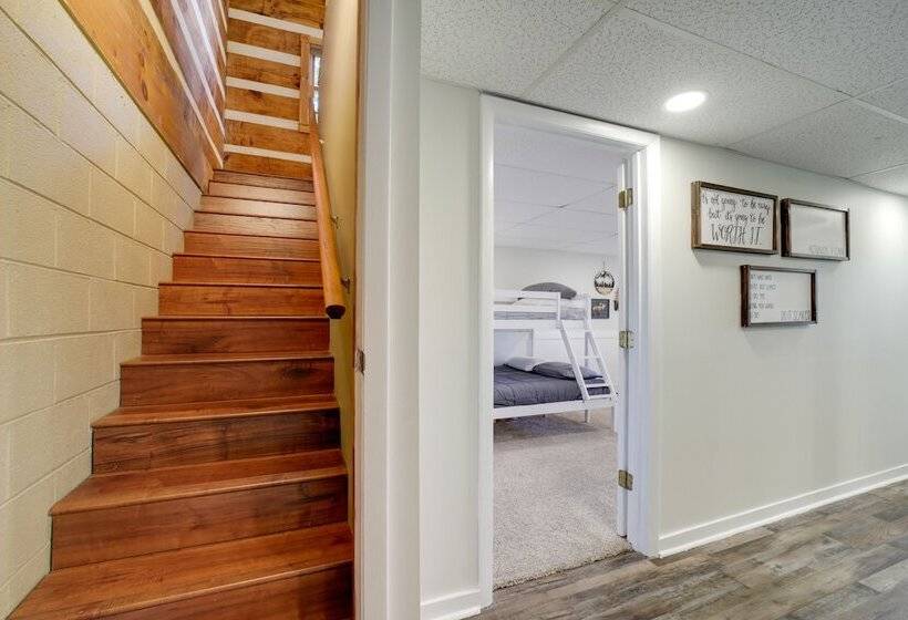 Mountain View Cabin W/ Hot Tub: 27 Mi To Asheville