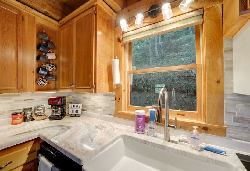 Mountain View Cabin W/ Hot Tub: 27 Mi To Asheville