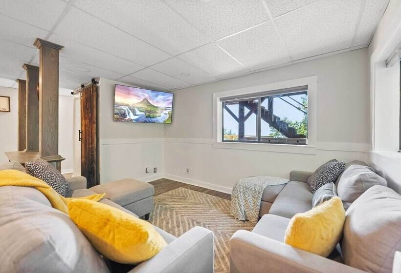 Mountain View Cabin W/ Hot Tub: 27 Mi To Asheville