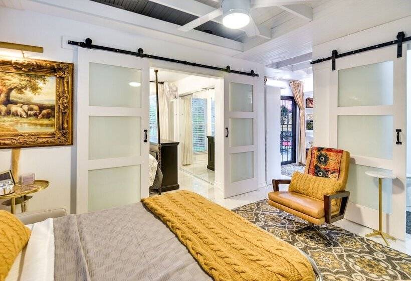 New Smyrna Beach Cottage ~ 1 Mi To Downtown!