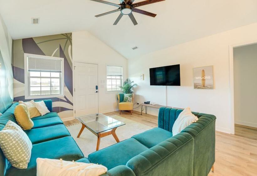 North Topsail Beach Home   Walk To The Ocean!