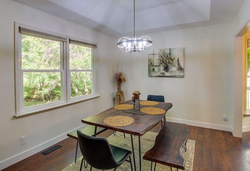 Overland Park Home W/ Fenced In Yard & Gas Grill!