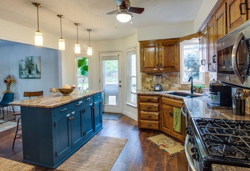 Overland Park Home W/ Fenced In Yard & Gas Grill!