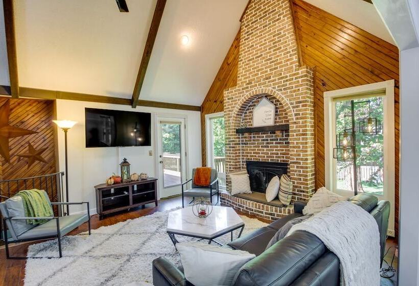 Overland Park Home W/ Fenced In Yard & Gas Grill!