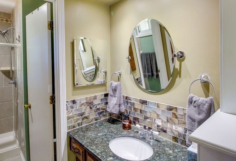 Overland Park Home W/ Fenced In Yard & Gas Grill!