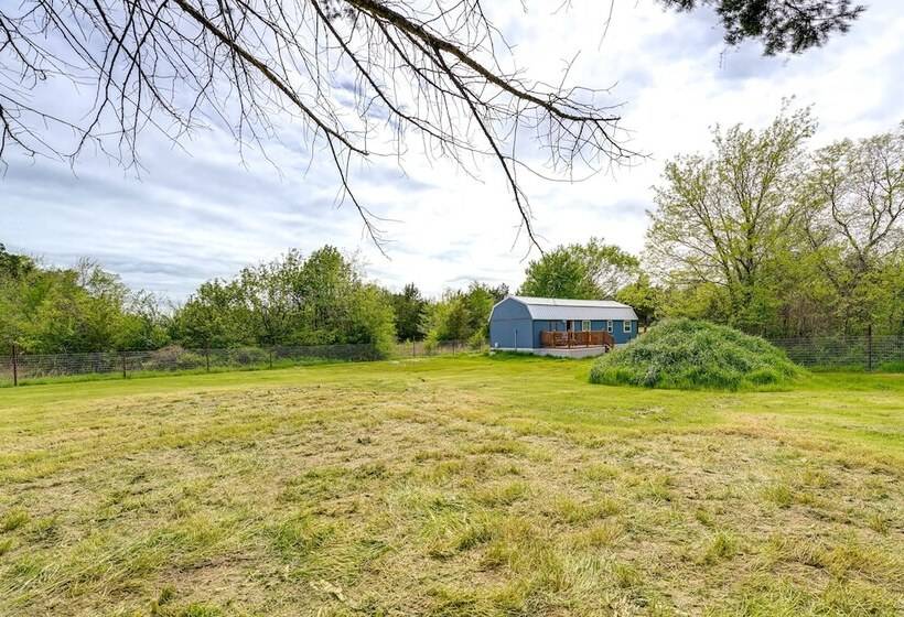 Peaceful Cabin Near Lake Texoma W/ Fire Pit!