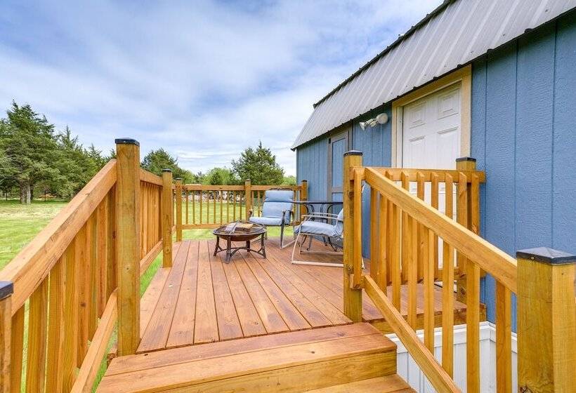 Peaceful Cabin Near Lake Texoma W/ Fire Pit!