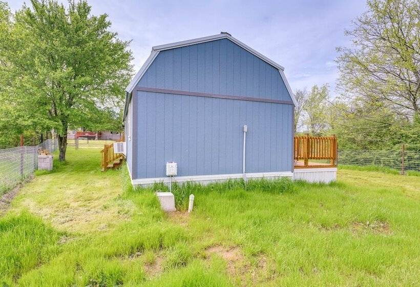 Peaceful Cabin Near Lake Texoma W/ Fire Pit!
