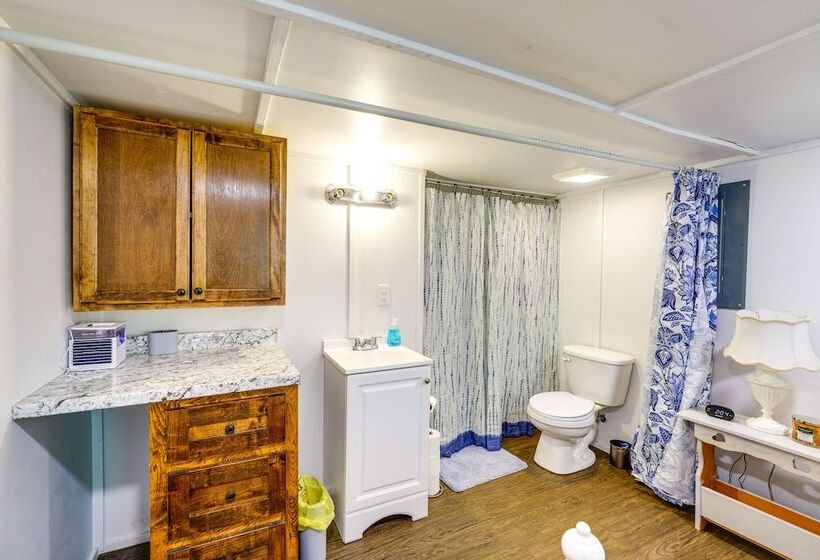 Peaceful Cabin Near Lake Texoma W/ Fire Pit!