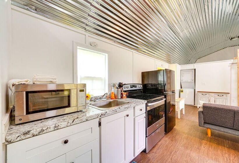 Peaceful Cabin Near Lake Texoma W/ Fire Pit!