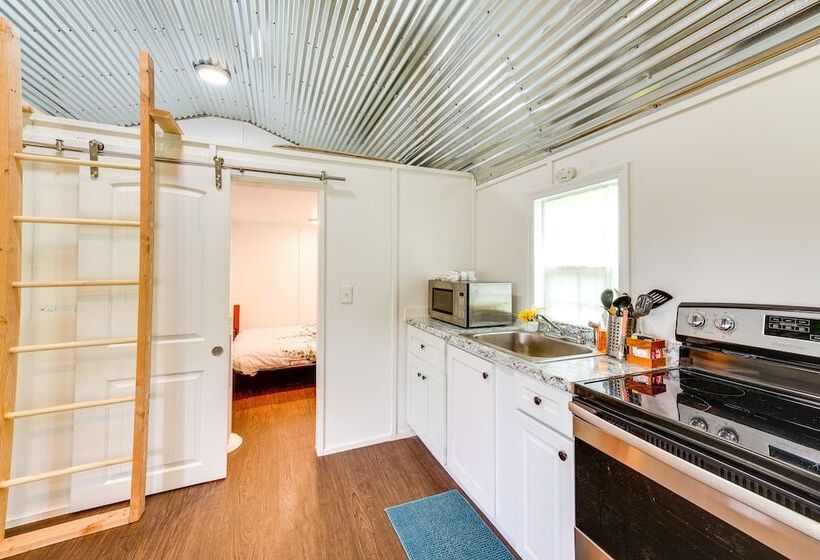 Peaceful Cabin Near Lake Texoma W/ Fire Pit!