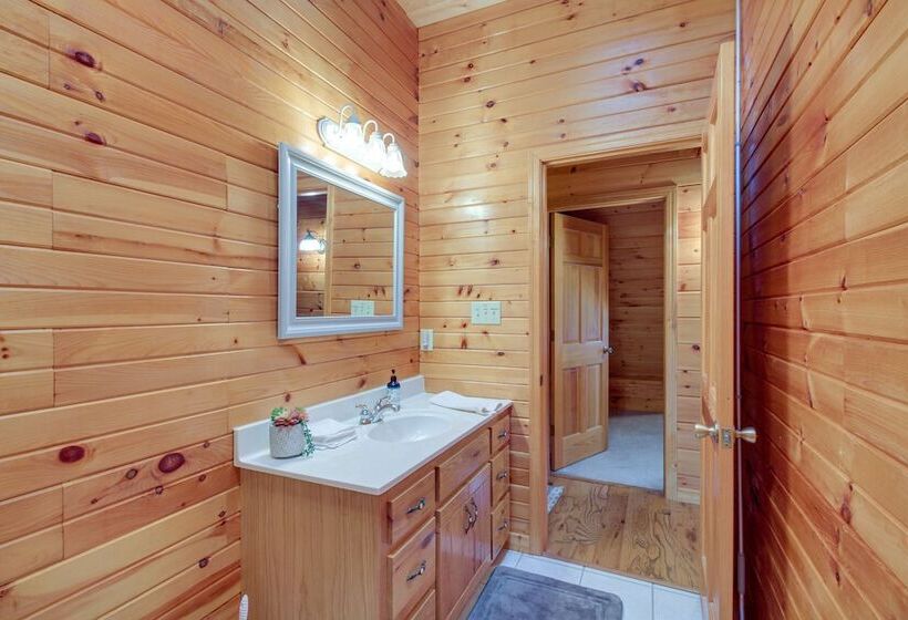 Peaceful Raphine Cottage W/ Deck & Fireplace!