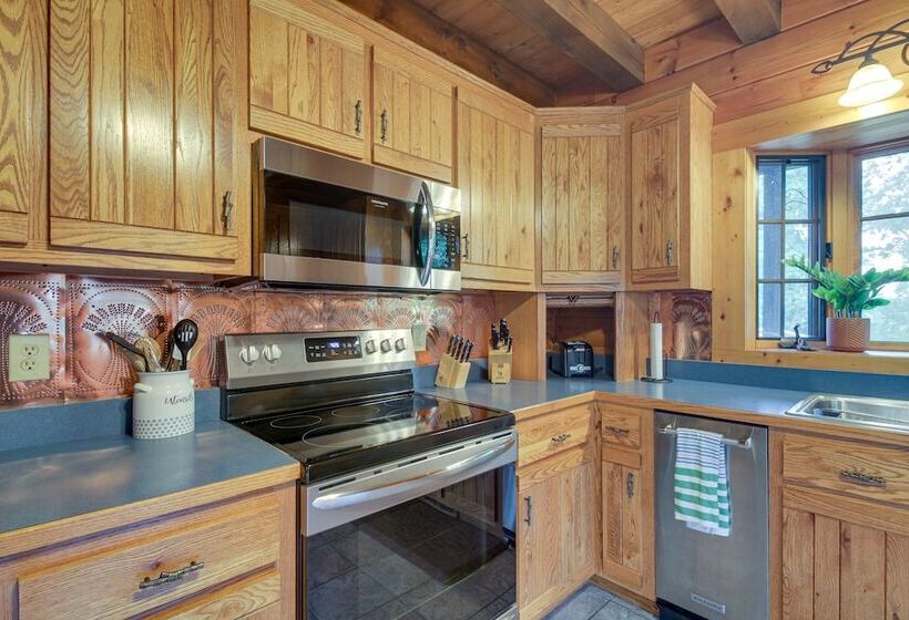 Peaceful Raphine Cottage W/ Deck & Fireplace!