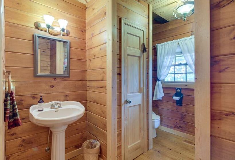 Peaceful Raphine Cottage W/ Deck & Fireplace!