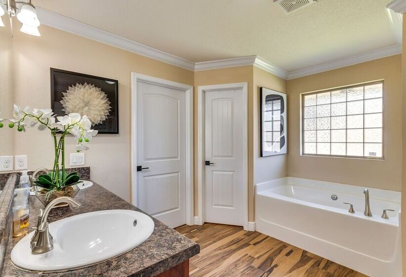 Pensacola Home W/ Private Lanai, 9 Mi To Downtown!