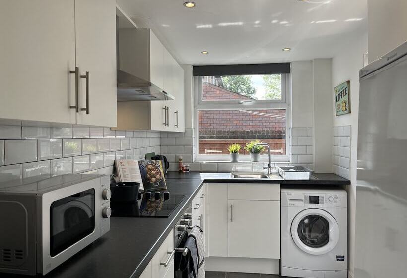 膳宿费 Modernised Central Wigan Townhouse Sleeps Up To 6