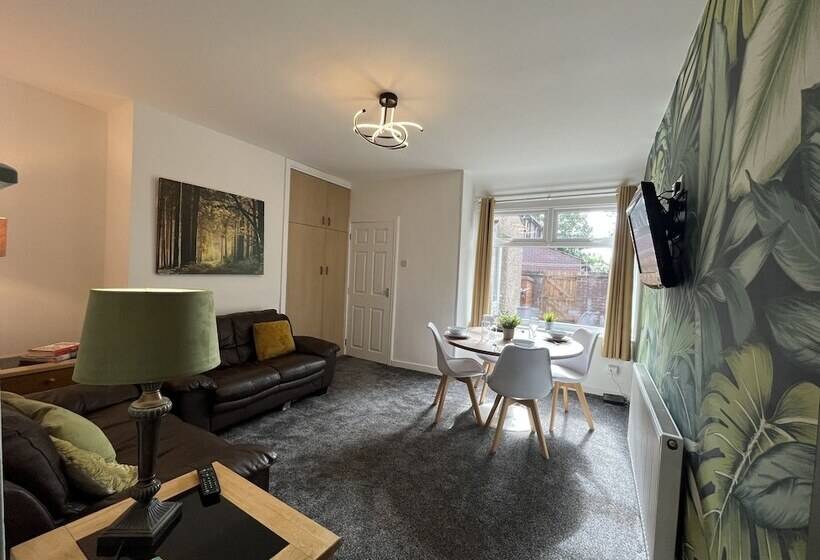 膳宿费 Modernised Central Wigan Townhouse Sleeps Up To 6