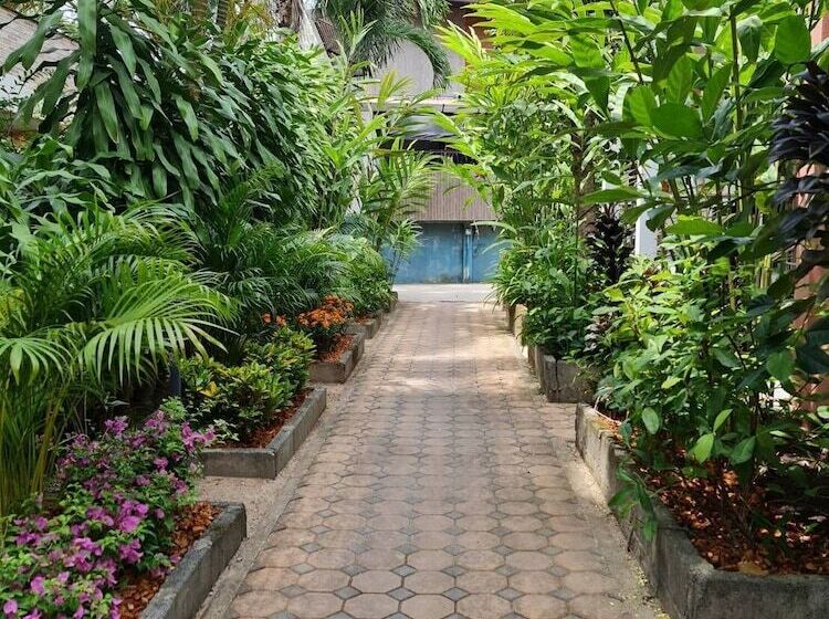 פנסיון Momento Bangtao Beach