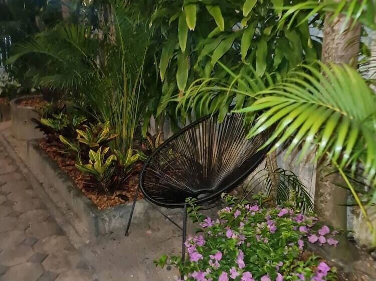 פנסיון Momento Bangtao Beach