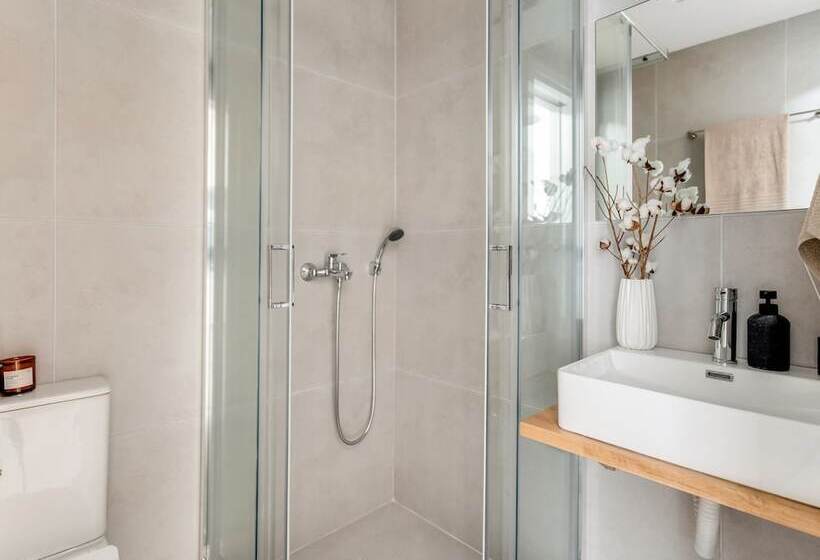 بنسيون Sanders Port   Fresh Studio Near Piraeus Port