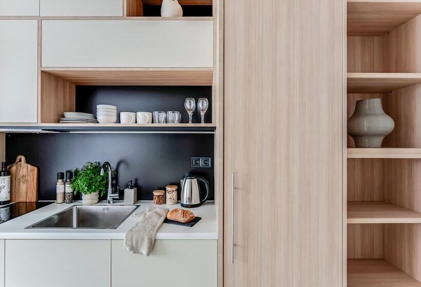 بنسيون Sanders Port   Modest Studio Near Piraeus Port