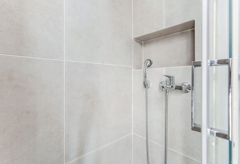 بنسيون Sanders Port   Modest Studio Near Piraeus Port