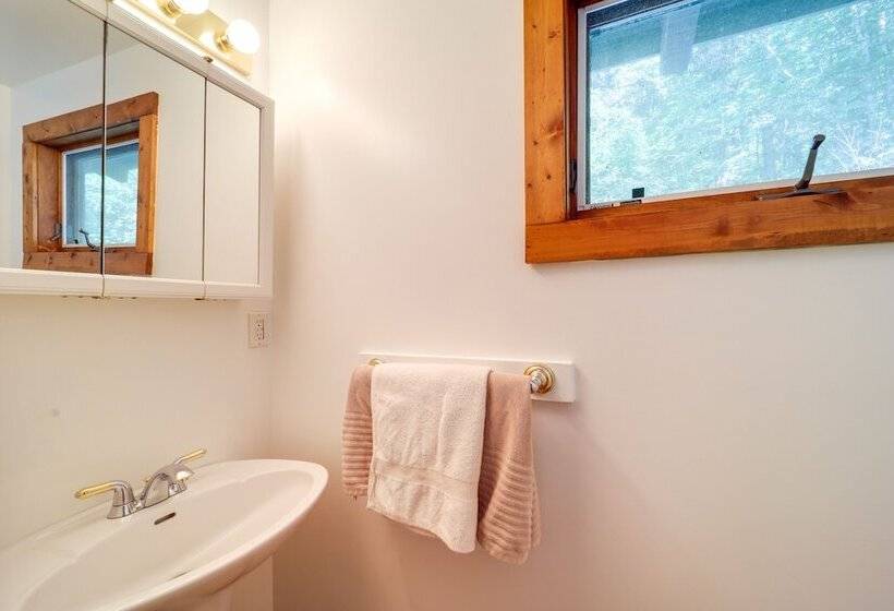 Home On 60 Acres Near Beech Mtn!